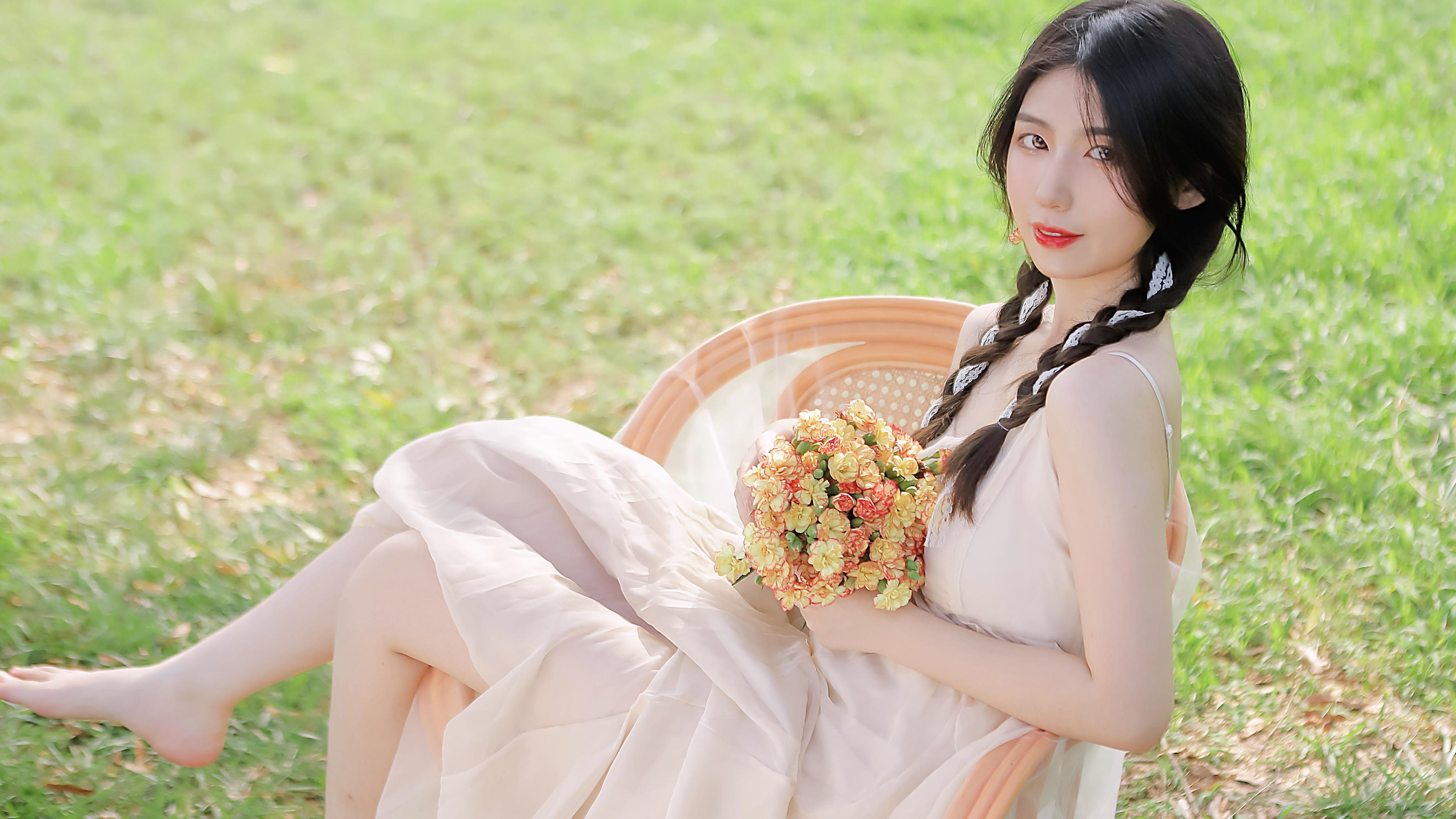 这里装得下公文包 也容得下安全帽！